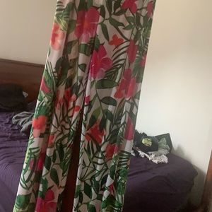 Floral wide leg trousers for vacay